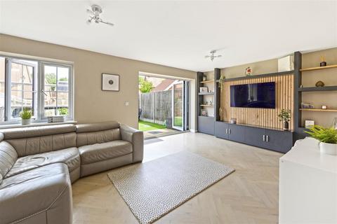 4 bedroom semi-detached house for sale, Beacon Avenue, Kings Hill ME19