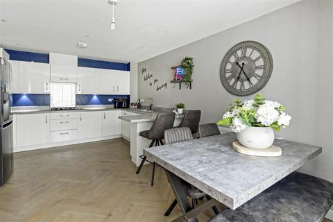 4 bedroom semi-detached house for sale, Beacon Avenue, Kings Hill ME19
