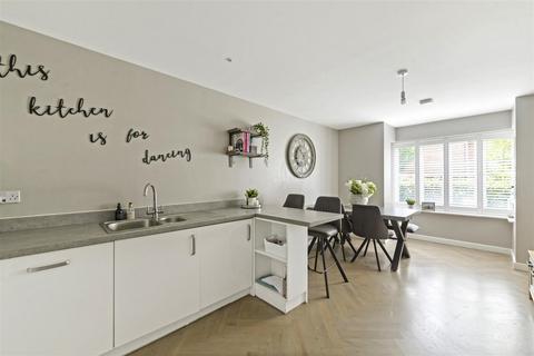 4 bedroom semi-detached house for sale, Beacon Avenue, Kings Hill ME19