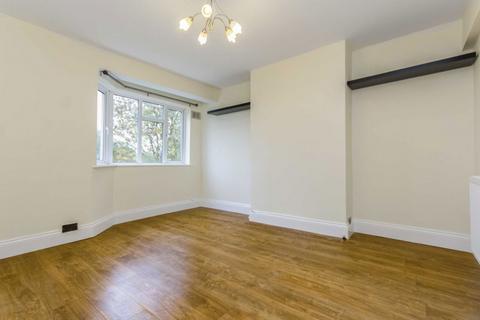 2 bedroom flat to rent, Oakhall Drive, Sunbury-On-Thames TW16