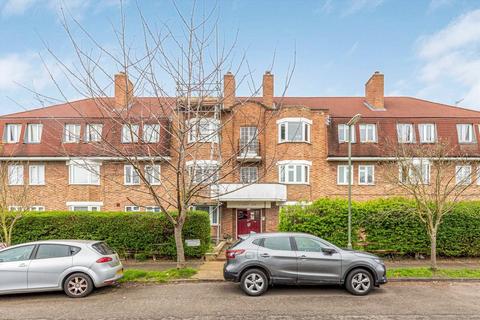 2 bedroom flat to rent, Oakhall Drive, Sunbury-On-Thames TW16