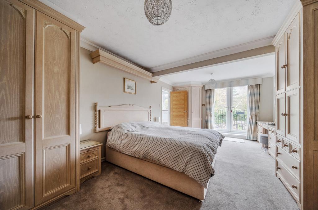 1380427 8 6913837...