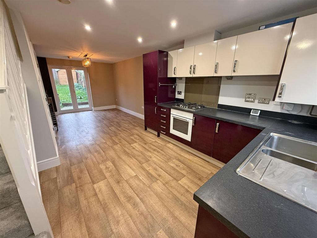Kitchen a2.jpg