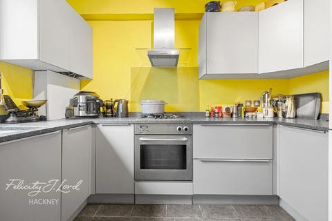 3 bedroom flat for sale, Shore Place, London E9