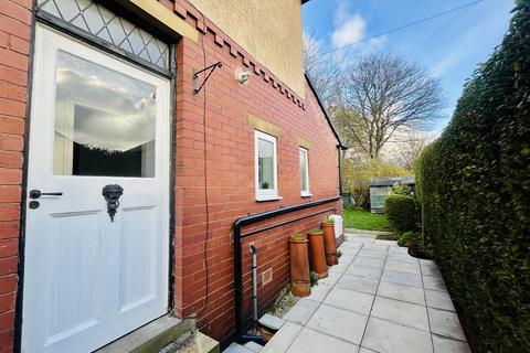 2 bedroom semi-detached house for sale, Quarmby Road, Huddersfield HD3