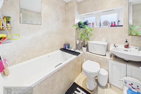 2 bedroom flat for sale, Caburn Court, Southgate, Crawley