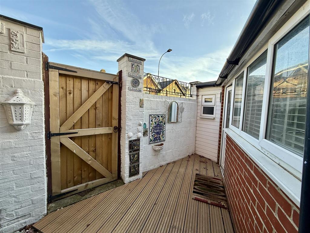 Courtyard Garden: