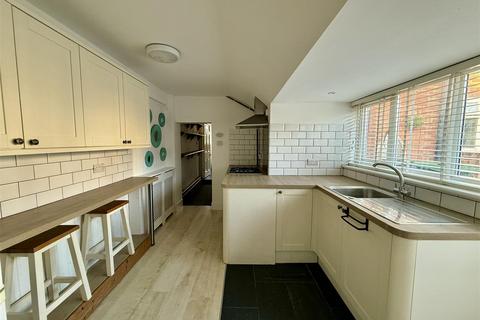 2 bedroom semi-detached house for sale, Broadway, Sandown