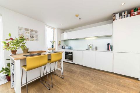 2 bedroom flat to rent, Hardwicks Square, London SW18