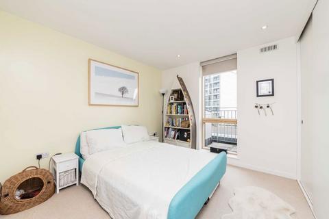 2 bedroom flat to rent, Hardwicks Square, London SW18