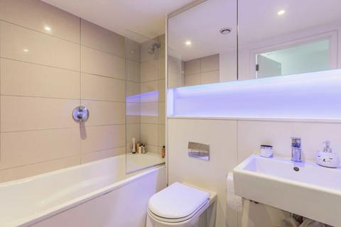 2 bedroom flat to rent, Hardwicks Square, London SW18