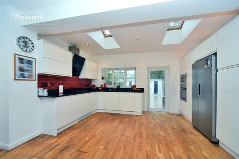 4 bedroom end of terrace house for sale, Beverley Road, New Malden, KT3