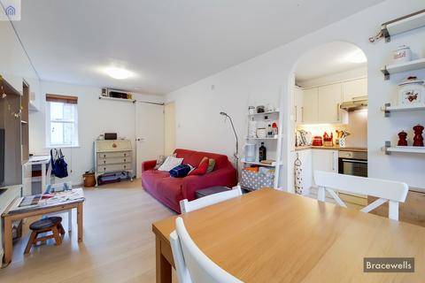 2 bedroom apartment to rent, Pages Hill, London N10