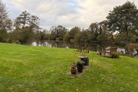 2 bedroom apartment to rent, Weybridge, Surrey, KT13