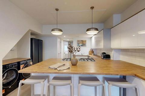8 bedroom house to rent, Furness Road, Manchester M14