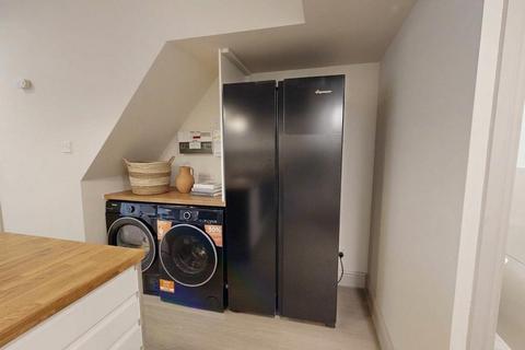 8 bedroom house to rent, Furness Road, Manchester M14