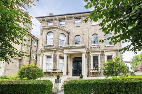 2 bedroom flat to rent, Grove Road, Surbiton KT6
