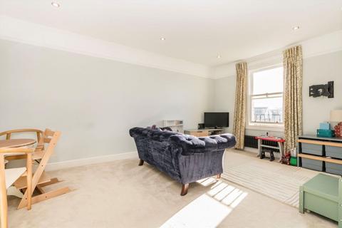 2 bedroom flat to rent, Grove Road, Surbiton KT6