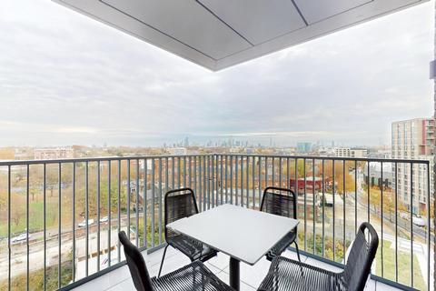 3 bedroom flat to rent, York Way