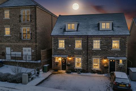 4 bedroom semi-detached house for sale, Watermark Road, Maidstone, ME14