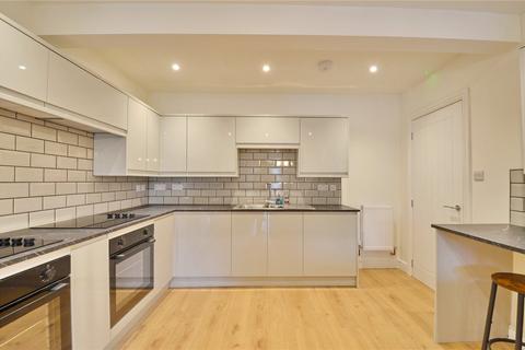 6 bedroom semi-detached house to rent, Knighton Road, Southmead, Bristol, Bristol, BS10