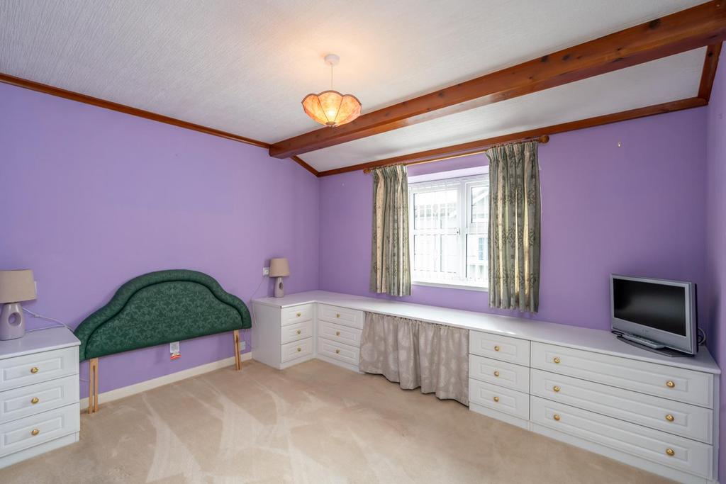 Bedroom 1.jpg