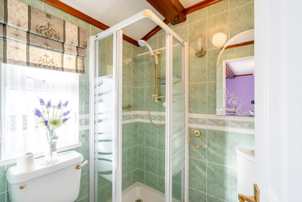 Ensuite.jpg