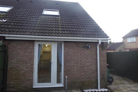 1 bedroom terraced house to rent, Mealsgate, Peterborough