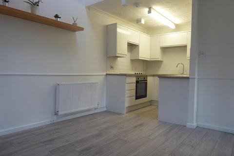 1 bedroom terraced house to rent, Mealsgate, Peterborough