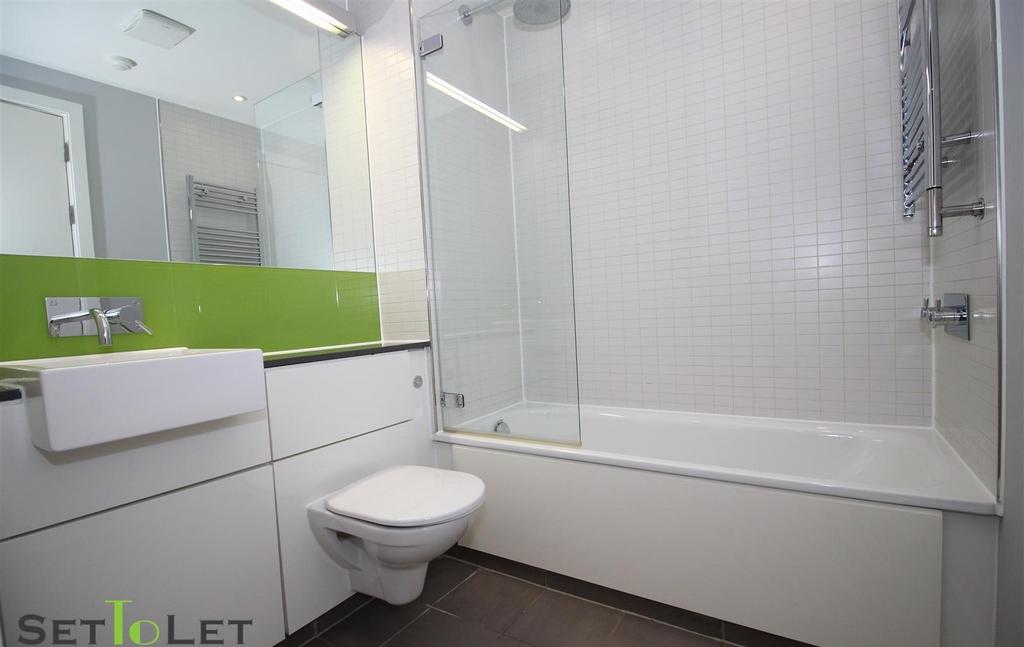 Bathroom 1.JPG