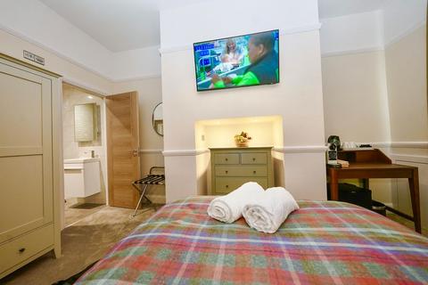 4 bedroom house of multiple occupation to rent, High Street East, Glossop SK13