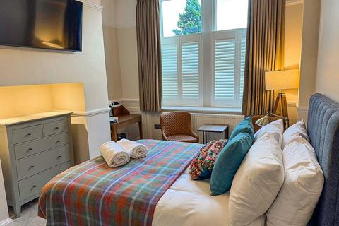 4 bedroom house of multiple occupation to rent, High Street East, Glossop SK13