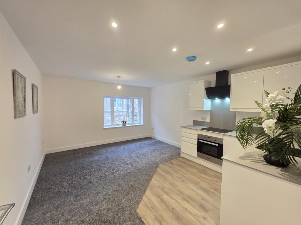 Two bed Top-floor Apartment