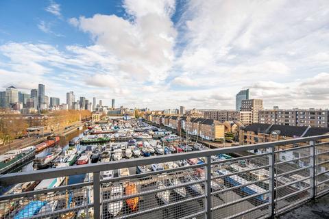 2 bedroom flat for sale, Baltic Quay, Canada Water, London, SE16