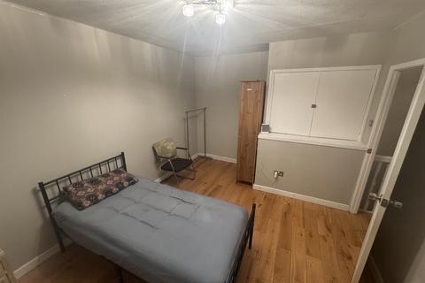 undefined, London CR4