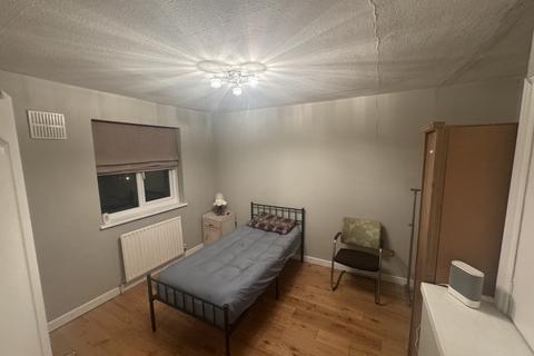 undefined, London CR4