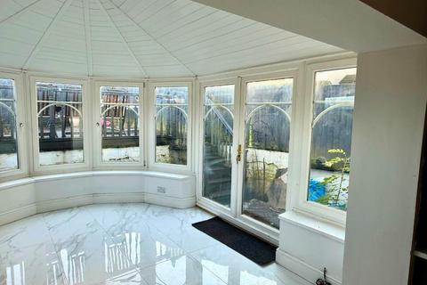 3 bedroom end of terrace house for sale, Balderstone Close, Leicester, LE5