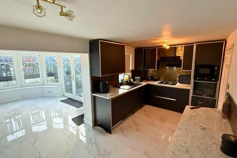 3 bedroom end of terrace house for sale, Balderstone Close, Leicester, LE5
