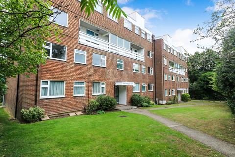 2 bedroom flat to rent, Chesterfield Court, Cranes Park, Surbiton, KT5