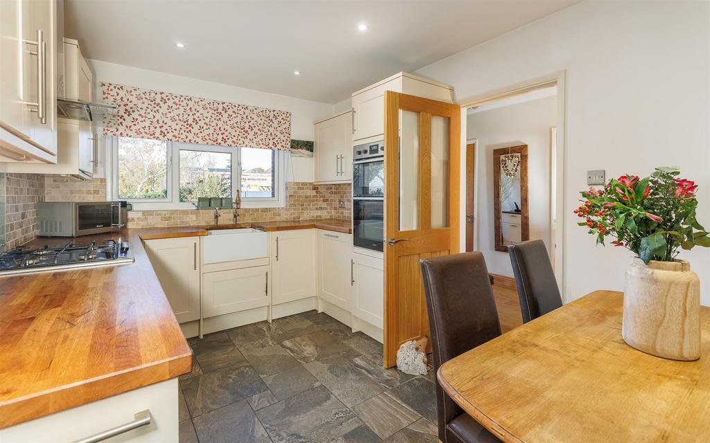 Kitchen/ Dining Area