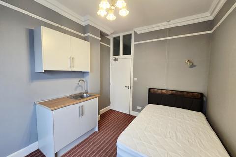 undefined, 50 Bushey Grove Road Room 5 Bushey WD23 2JJ