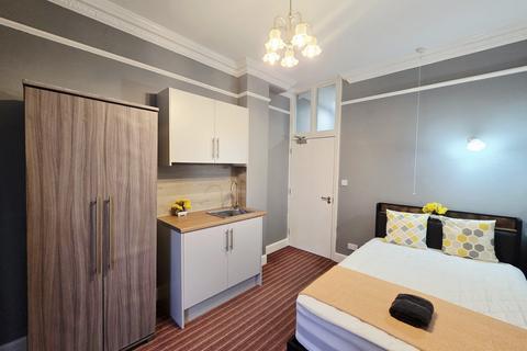 1 bedroom in a house share to rent, 50 Bushey Grove Road Room 5 Bushey WD23 2JJ