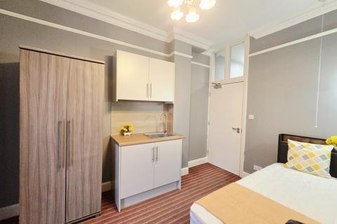 1 bedroom in a house share to rent, 50 Bushey Grove Road Room 5 Bushey WD23 2JJ
