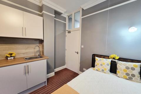 1 bedroom in a house share to rent, 50 Bushey Grove Road Room 5 Bushey WD23 2JJ