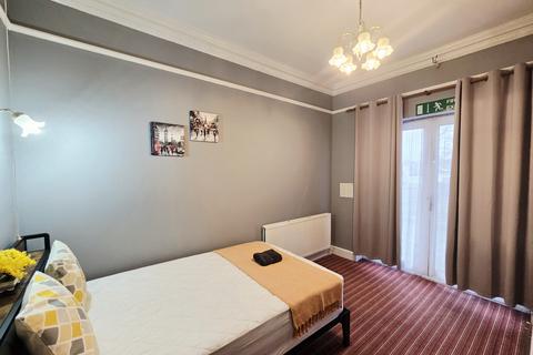 1 bedroom in a house share to rent, 50 Bushey Grove Road Room 5 Bushey WD23 2JJ