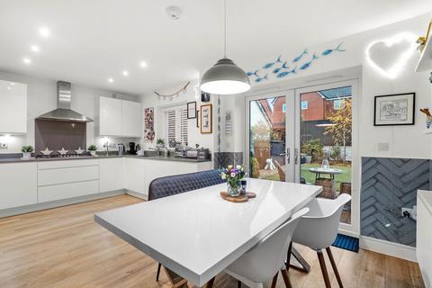 4 bedroom detached house for sale, 24 Beltex Drive, Whittington, Worcester.  WR5 2FE