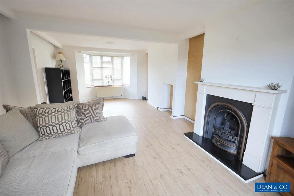 Through lounge / dining room