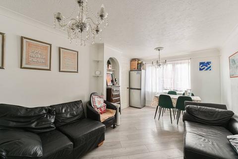 23 Lowry Crescent, Mitcham, CR4 3NQ
