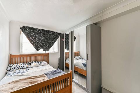 undefined, Lowry Crescent, Mitcham, CR4