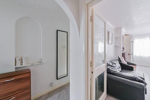 undefined, Lowry Crescent, Mitcham, CR4